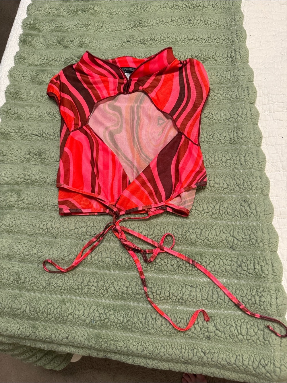 NWOT FINESSE Tie-Front Crop Top in Red & Pink Swirl